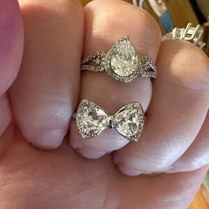 Sparkling Silver Bow and Teardrop Ring Set